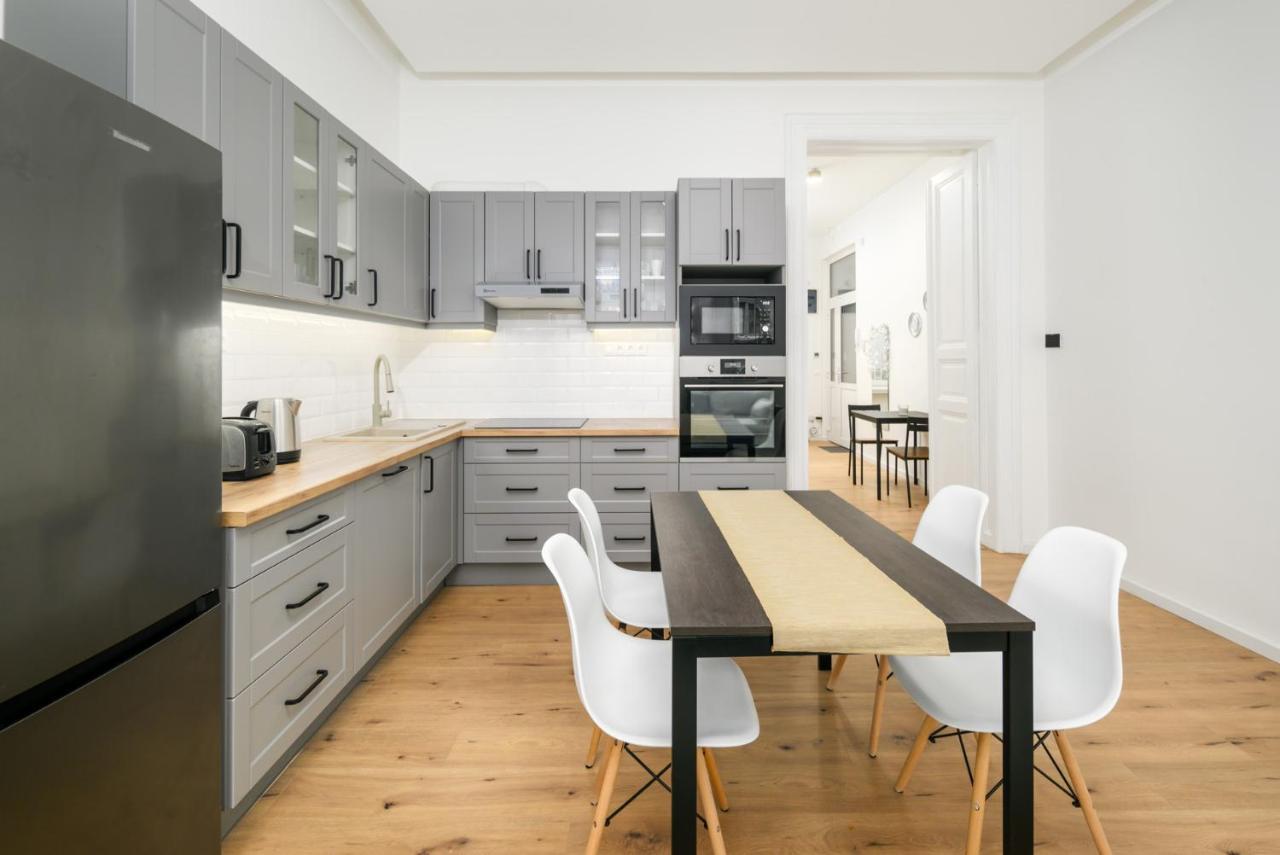 Ferienwohnung Modern Penthouse In A Century Old Building Budapest Exterior foto