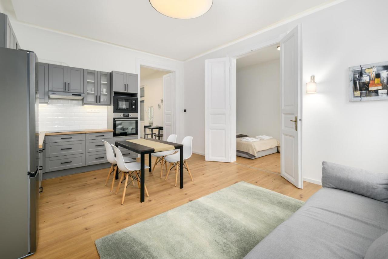 Ferienwohnung Modern Penthouse In A Century Old Building Budapest Exterior foto